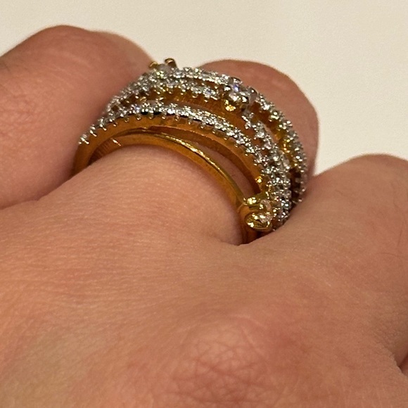 💕3 for $8💕 Gold Crystal Ring size 6 - Picture 6 of 8